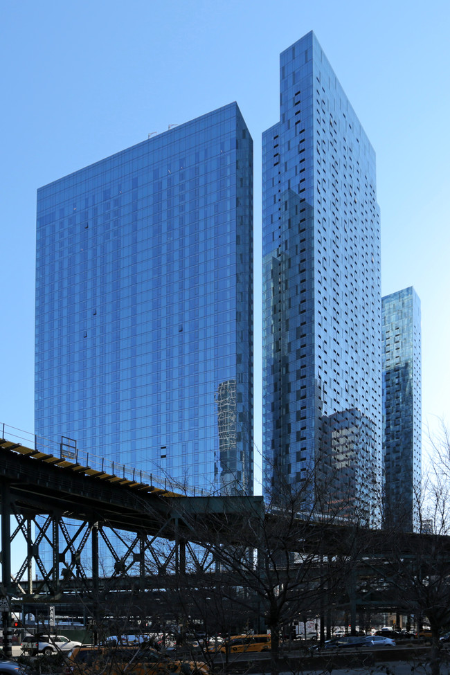 3 Jackson Park in Long Island City, NY - Building Photo - Building Photo