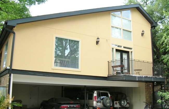 property at 2302 Robinhood St