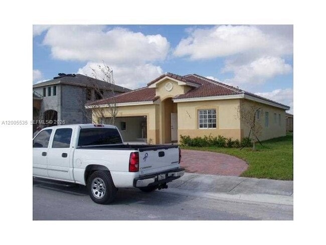 10785 SW 232nd St in Miami, FL - Foto de edificio - Building Photo