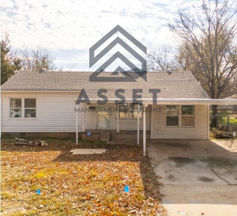 4620 SE 24th St in Del City, OK - Building Photo