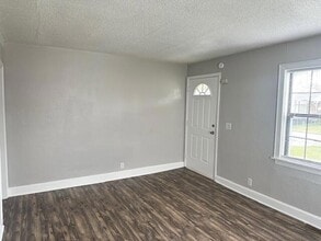 745 E Henderson Dr in Chattanooga, TN - Foto de edificio - Building Photo