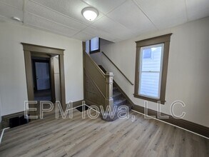 71 Lafayette St in Waterloo, IA - Foto de edificio - Building Photo