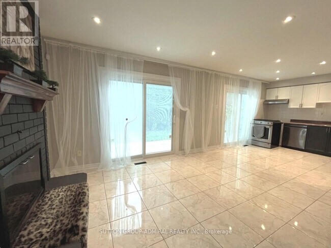 71 Covent Cres in Aurora, ON - Building Photo - Building Photo