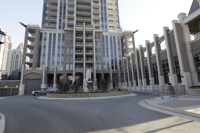 One Park Tower in Mississauga, ON - Building Photo - Building Photo