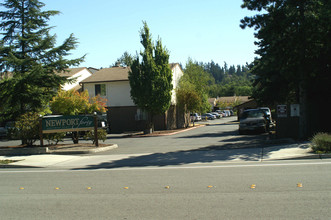 Cross Creek Apartments in Bellevue, WA - Foto de edificio - Building Photo