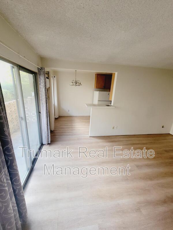 4401 Clayton Ave W in Los Angeles, CA - Building Photo - Building Photo