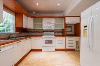 5490 SW 57th Ave in Miami, FL - Building Photo - Building Photo