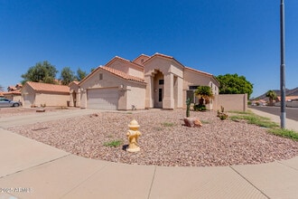 5206 W Topeka Dr in Glendale, AZ - Building Photo - Building Photo