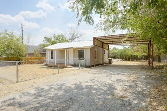 221 Porter Dr in Azle, TX - Building Photo - Building Photo