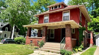 1401 Logan St SE in Grand Rapids, MI - Building Photo