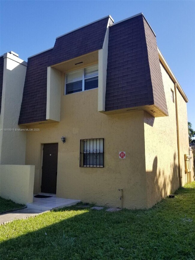5845 Blueberry Ct in Lauderhill, FL - Building Photo - Building Photo