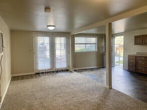 3009 W Overland Rd in Boise, ID - Building Photo - Building Photo