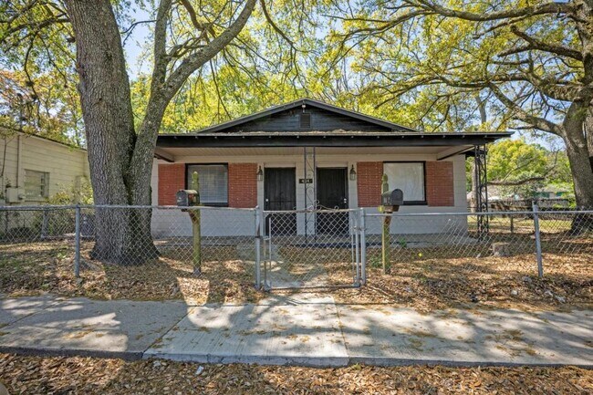 property at 4114 Moncrief Rd