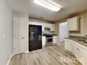 201 Sandstone Dr in Hampton, GA - Building Photo - Building Photo