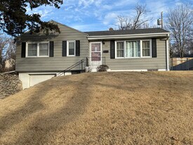 711 S 68th Ave in Omaha, NE - Building Photo