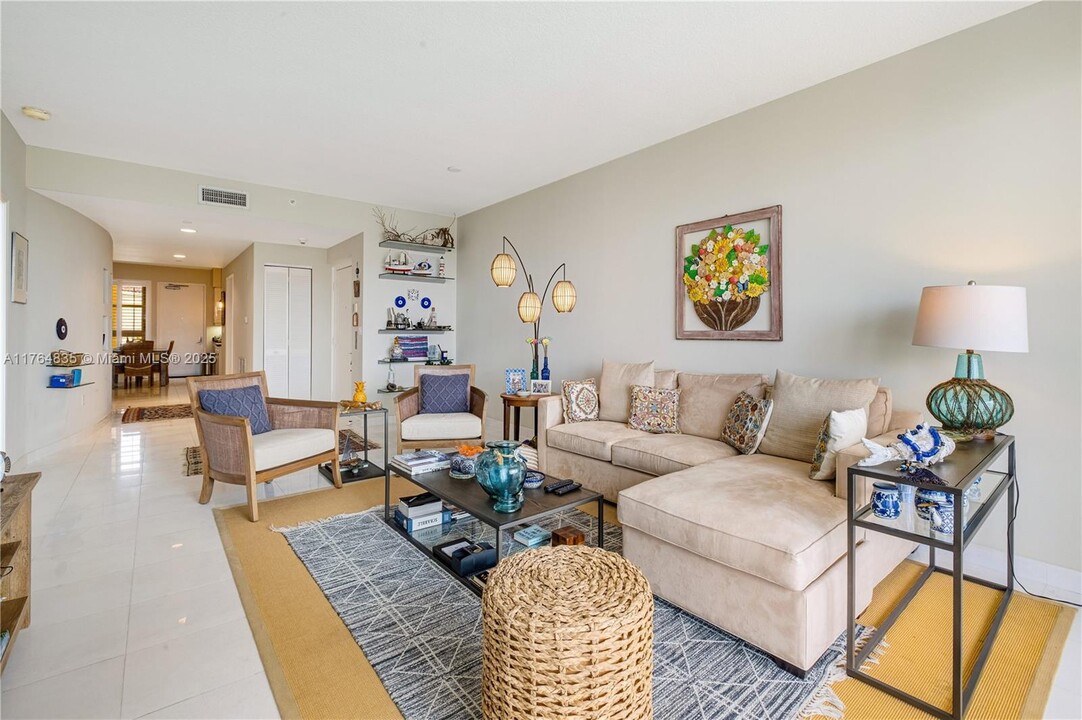 707 Crandon Blvd in Key Biscayne, FL - Building Photo