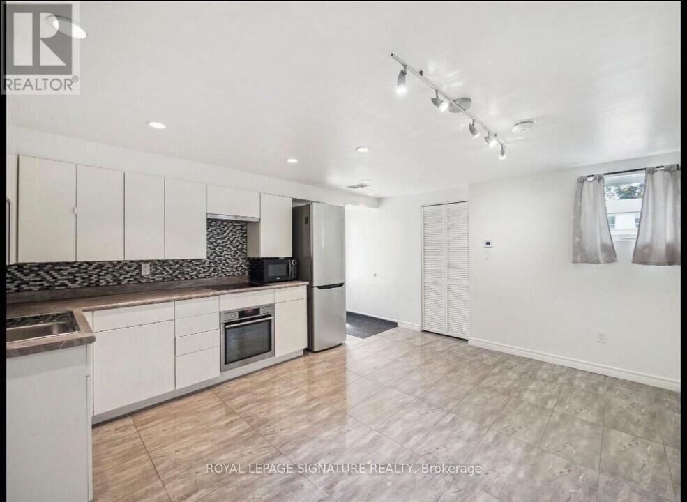 139 Driscoll Rd in Richmond Hill, ON - Building Photo