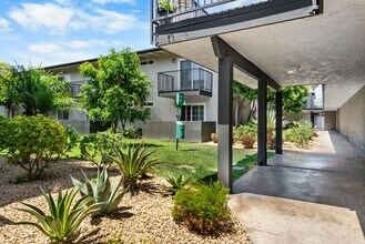 Villa Del Sur Apartment Homes in Santa Ana, CA - Foto de edificio - Building Photo