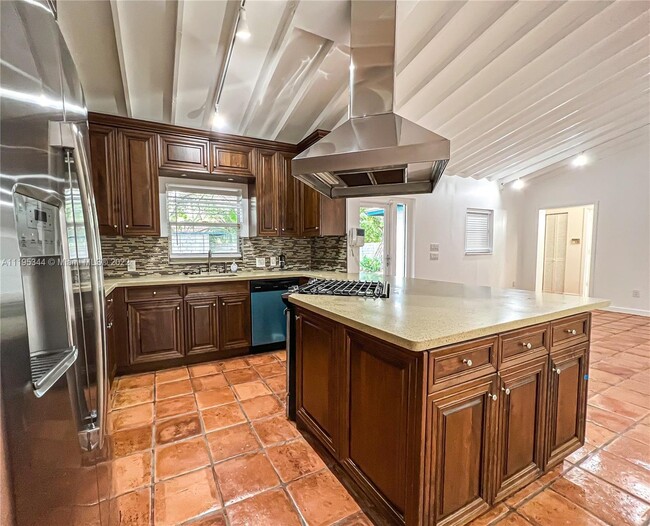 property at 3850 Crawford Ave