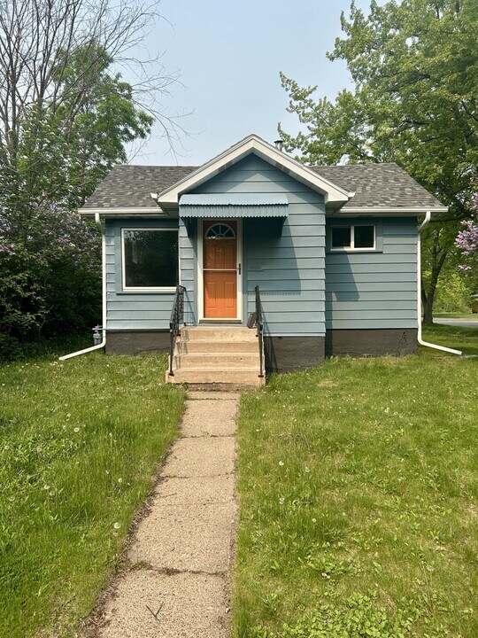 2903 4th Ave W in Hibbing, MN - Building Photo