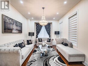 1 Orangeblossom Trail in Brampton, ON - Building Photo - Building Photo