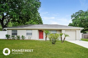 6240 Sweetwater Dr W in Lakeland, FL - Building Photo