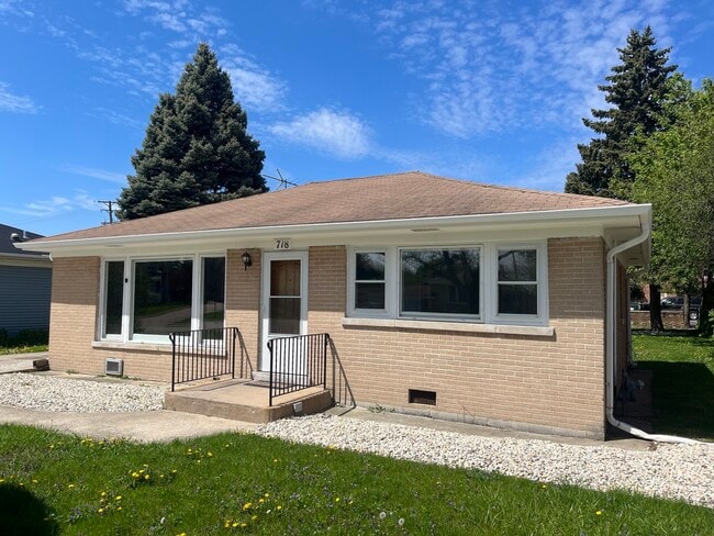 718 N Michigan St in Elmhurst, IL - Building Photo - Building Photo