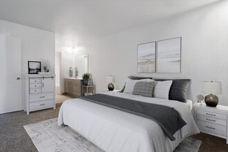 Delmonico Apartments in Salt Lake City, UT - Foto de edificio - Building Photo