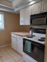 2609 Pine Lake Terrace, Unit A in Sarasota, FL - Building Photo - Building Photo