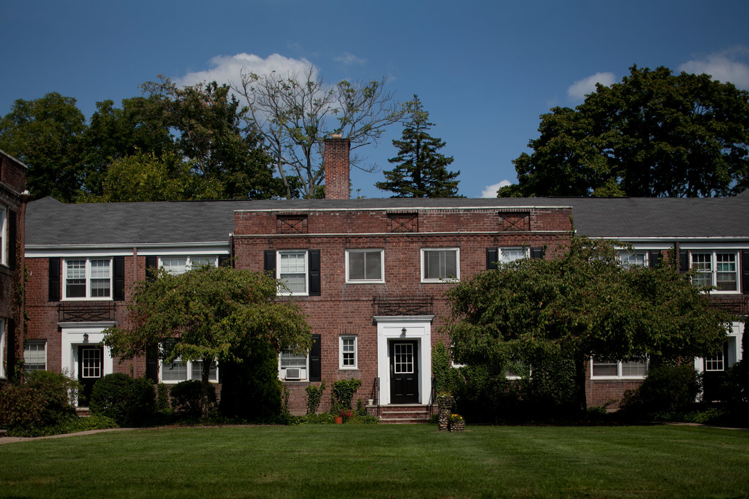 Mayflower Apartments in Ridgewood, NJ - Foto de edificio