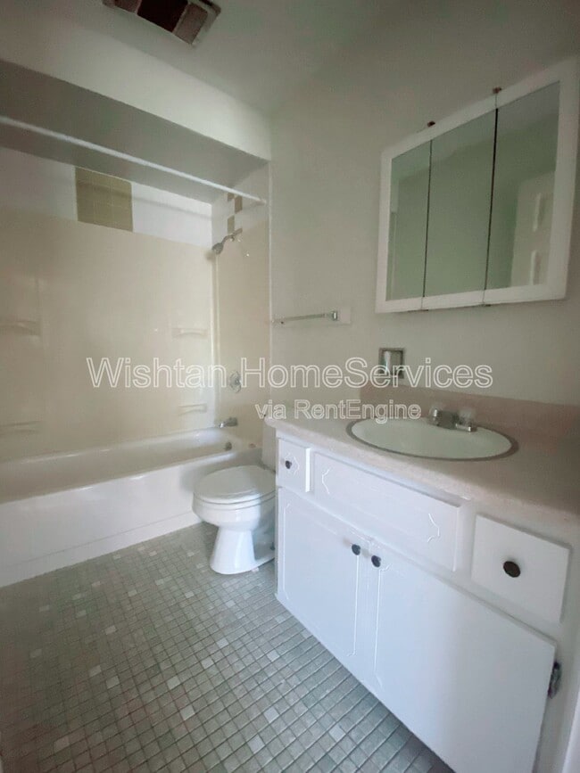 219 Charleston Blvd in Macomb, IL - Building Photo - Building Photo