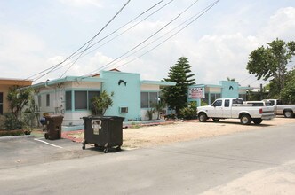 338 Walnut St in Hollywood, FL - Building Photo - Building Photo