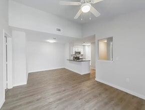 Lakeside Apartments in Beaumont, TX - Building Photo - Building Photo