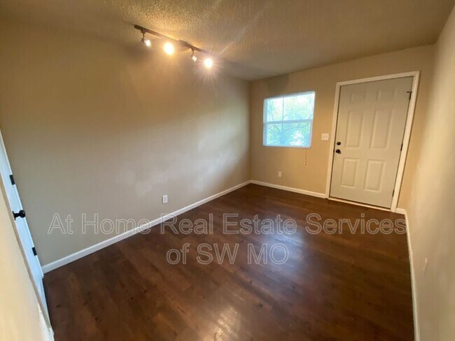 1400 S Campbell Ave in Springfield, MO - Building Photo - Building Photo