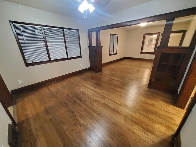 property at 2726 Des Moines St