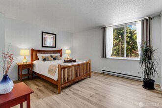 4540 8th Ave NE, Unit University Plaza #202 in Seattle, WA - Building Photo - Building Photo