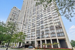 5445 N Sheridan Rd, Unit 3109 in Chicago, IL - Building Photo