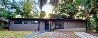 512 Sandra Ave in Daytona Beach, FL - Building Photo