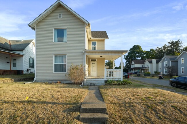 402 Tuscarawas St in Newark, OH - Building Photo - Building Photo