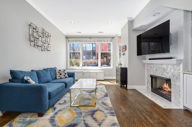 925 N Howe St in Chicago, IL - Building Photo - Building Photo
