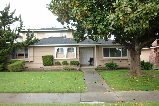 1327 Saratoga Ave in San Jose, CA - Building Photo - Building Photo