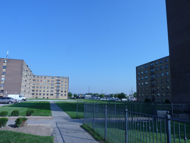 Benville Court Apartments in Toronto, ON - Building Photo - Building Photo