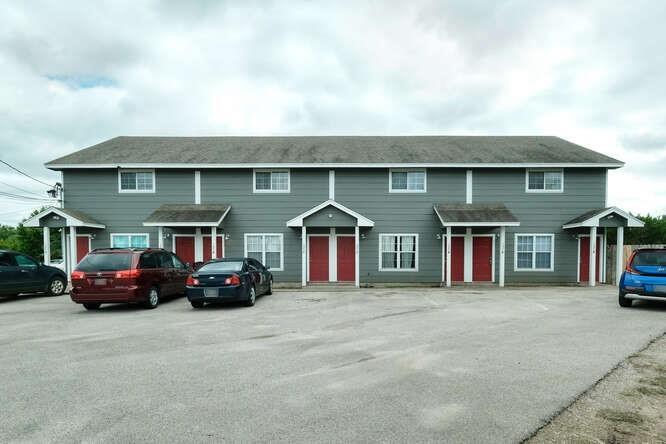 107 Castleberry Ct-Unit -H in Bertram, TX - Building Photo