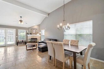 10414 E Summit Canyon Dr in Houston, TX - Building Photo - Building Photo
