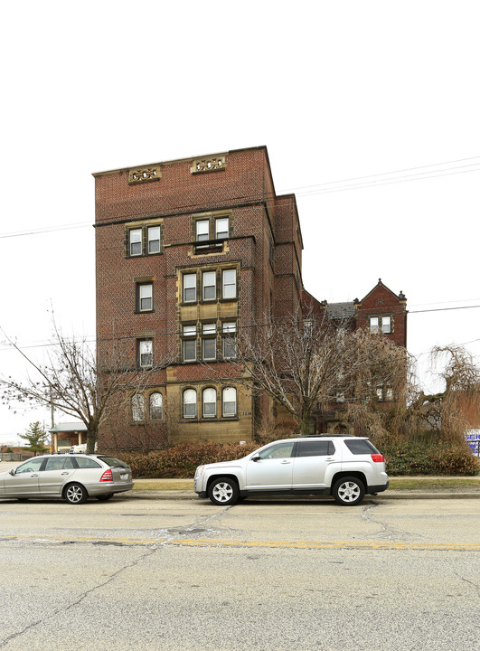 Dixson Hall Apartments in Cleveland, OH - Building Photo