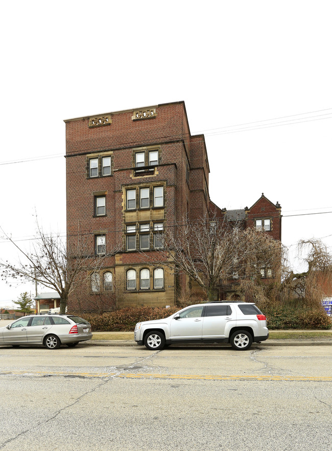 Dixson Hall Apartments