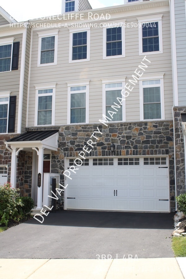 property at 821 Stonecliffe Rd