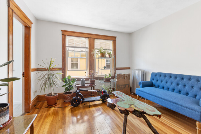 27 Murray Hill Rd, Unit 2 in Cambridge, MA - Building Photo - Building Photo