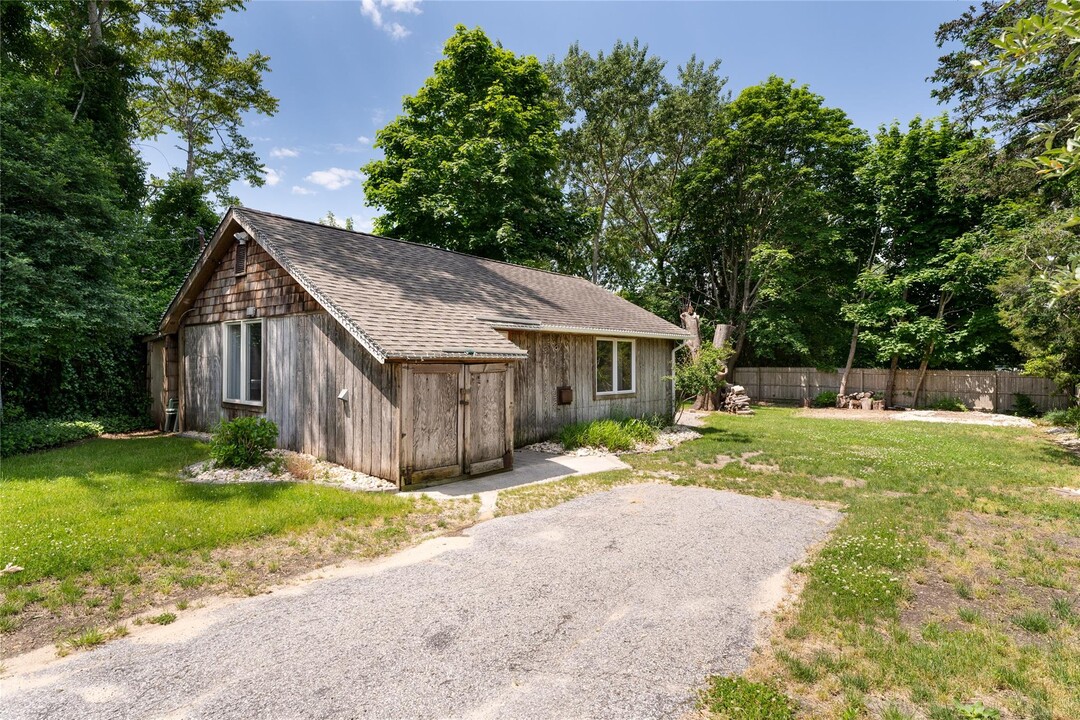 56 Foster Ave in Hampton Bays, NY - Building Photo