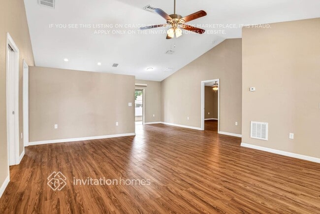 327 Blue Bayou Dr in Kissimmee, FL - Foto de edificio - Building Photo